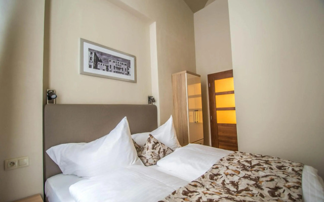 4Bdr Historical Spirit Apt By Ruterra