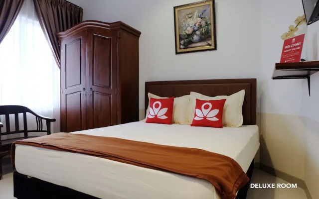 ZEN Rooms Near Alun-Alun