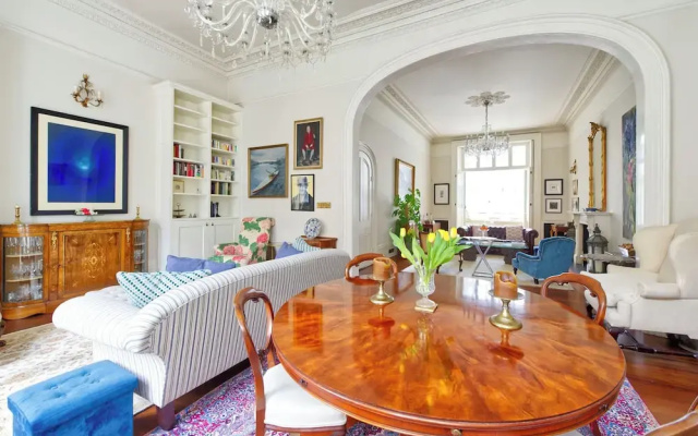 Grand 2 Bedroom Flat, Kensington