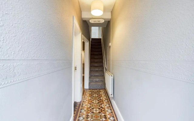 Cheerful 3 bedroom home with free parking and WIFI