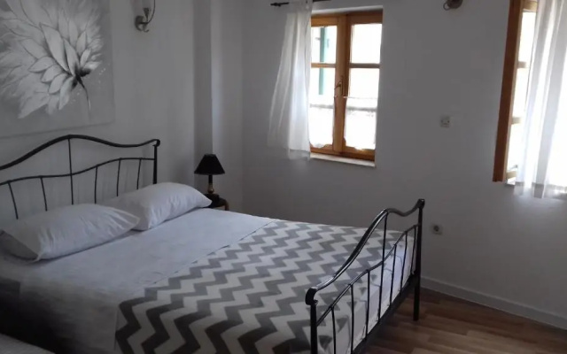 Apartments MIME - Small House