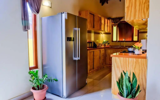 Iona's home: Vibrant 2bedroom home near Willemstad