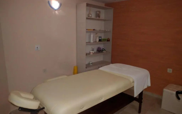 Family Hotel Teos