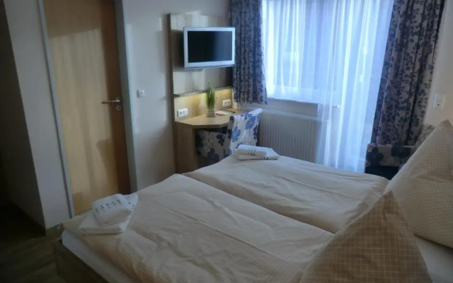 Hotel Pension Am Hafen + Pfannkuchenhaus