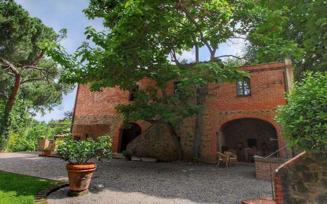Cozy Villa in Sinalunga with Terrace