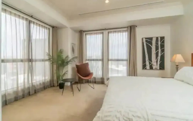 Spacious 1BR Apt Parking+Gym+Pool Zodiak Stays