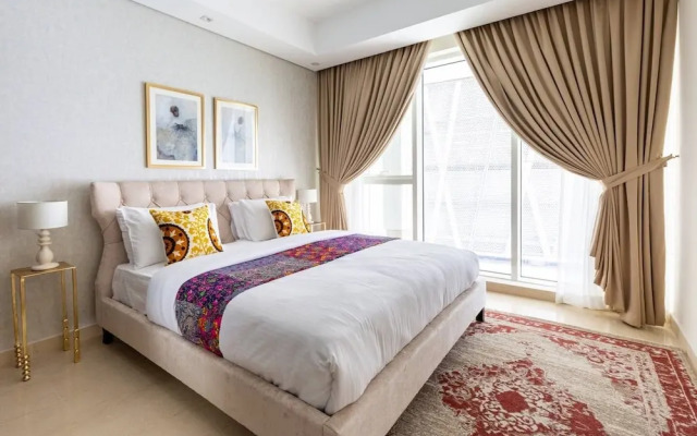 Luxurious 3BR Loft W/ Study In Downtown Dubai