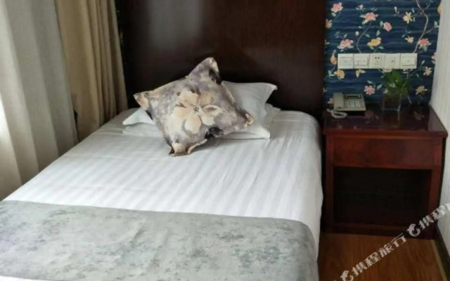 Taihua Business Hotel (Shijiazhuang Xinbai Plaza MixC Branch)
