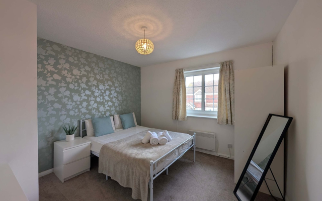 Comfortable 2-bedroom House With Free Parking