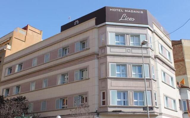 Отель Madanis Liceo Испания, Барселона - 1 отзыв об отеле, цены и фото номеров - забронировать отель Madanis Liceo онлайн вид на фасад