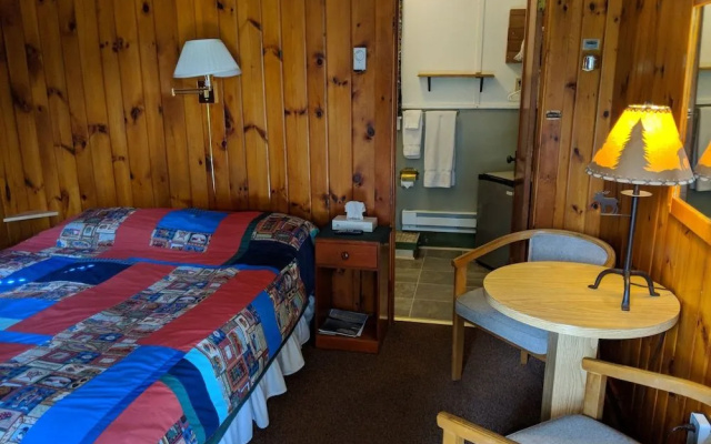 Pine Tree Motel & Cabins