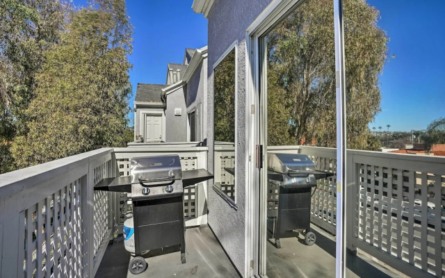 Cozy-chic Condo: Walk to Beach & Park!