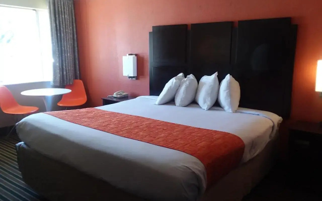 Howard Johnson Express Inn - Lake Charles