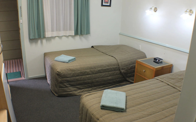 Lake Forbes Motel