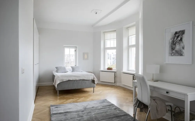 Grand luminous 150m2 2BR aptmnt in Eira