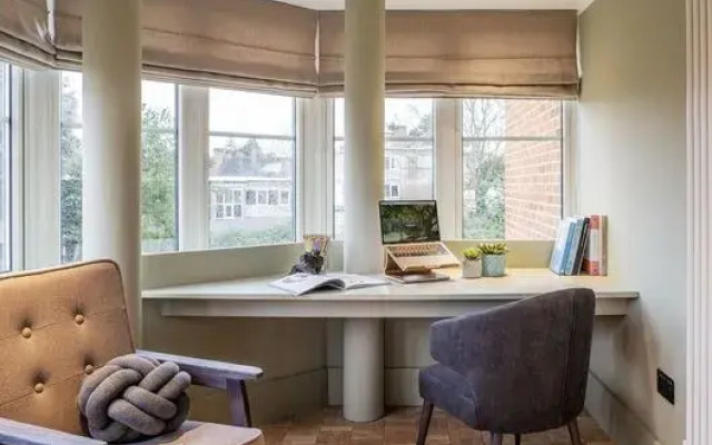 Stylish Studios SOUTHFIELDS STATION