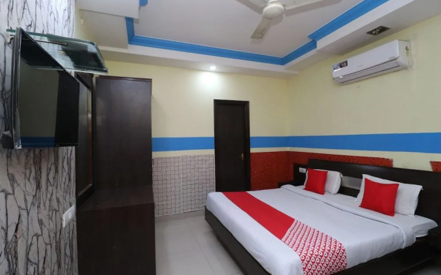 OYO 30100 Lucky Guest House