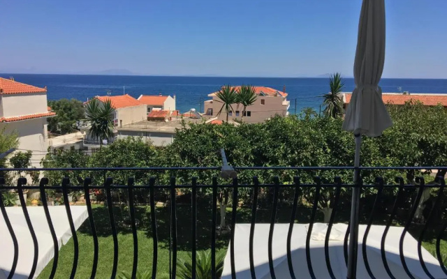 Makis Studios & Apartments
