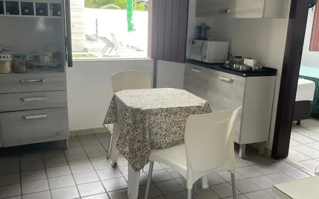 Quarto na praia com cama de casal