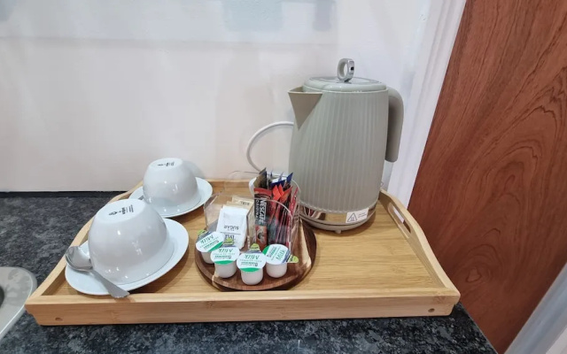 St Albans Stylish Suite With Kitchenette