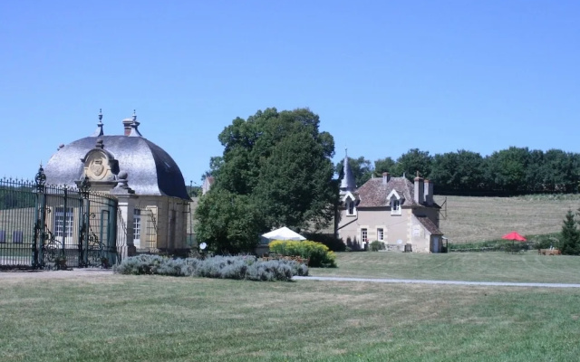 La maison des grilles du château de Prye