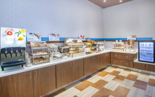 Holiday Inn Express & Suites Texarkana by IHG