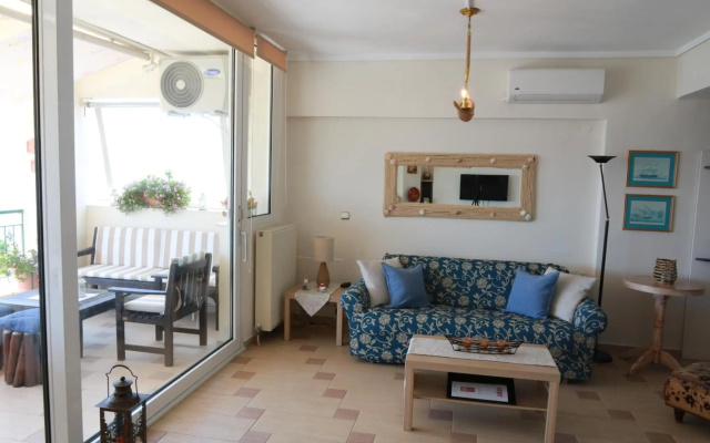Apartment with marina view