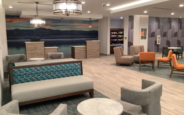 La Quinta Inn & Suites by Wyndham Littleton/Red Rocks