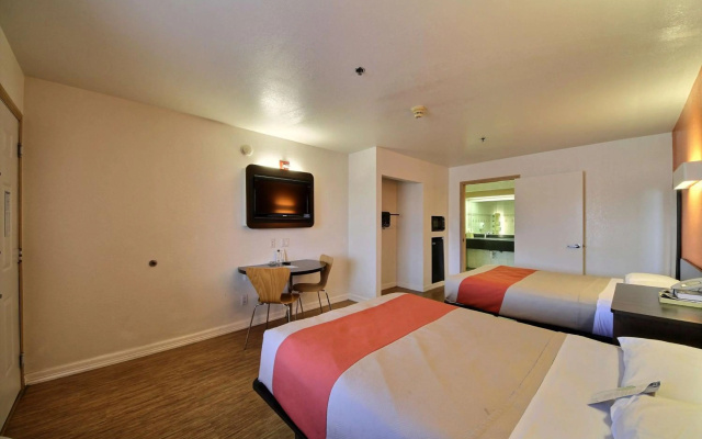 Motel 6 Edinburg, TX