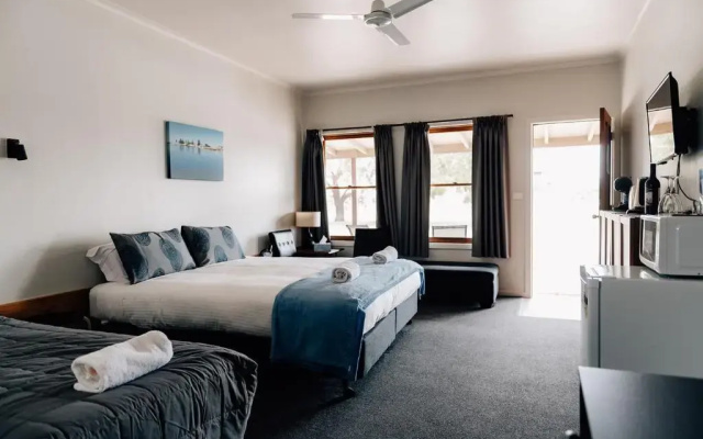 Port Albert Motel