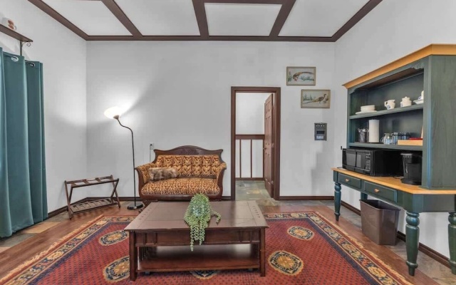 Riesling: Pet-friendly, Hot-tub, 10-min to Downtown!