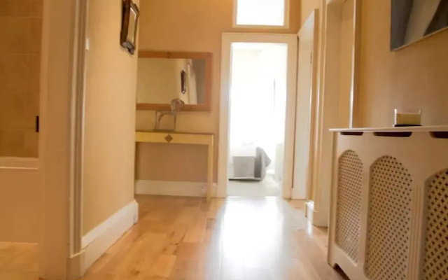 2 Bedroom City Centre Apartment Sleeps 4