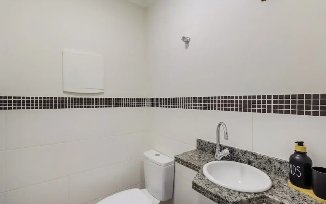 Cozy and Well-located Apartment in POA - Rfa303