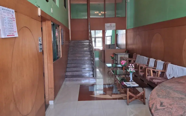 Sri Vinayaka Lodge