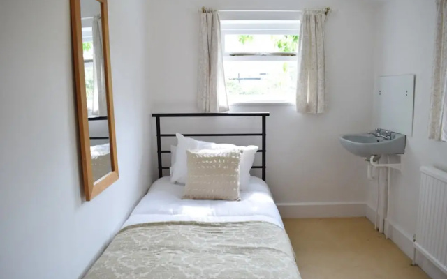 Beautiful 3 Bedroom House Close to City Centre
