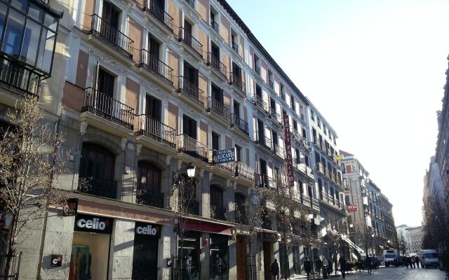 Отель Hostal Alicante Испания, Мадрид - 1 отзыв об отеле, цены и фото номеров - забронировать отель Hostal Alicante онлайн вид на фасад