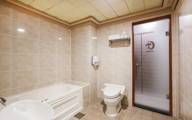 Themepark Tourist Hotel