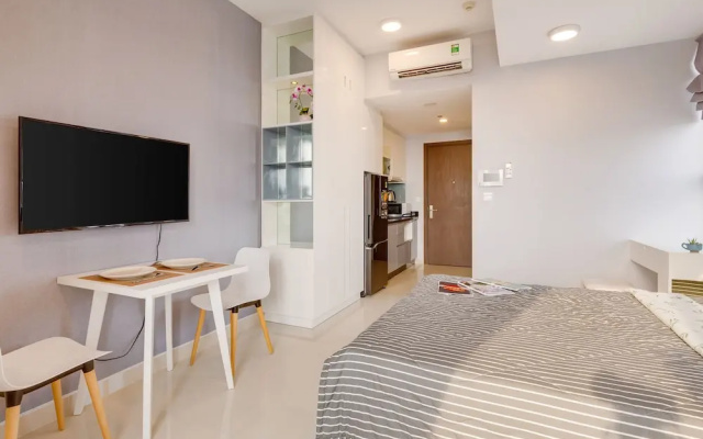 Saigon Authentic Home - FREE Infinity Pool & Gym Center & Drop-off Airport