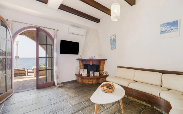 Comfortable Holiday Home With Terrace
