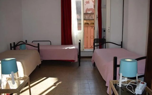 Mia Lodge B&B Hostel