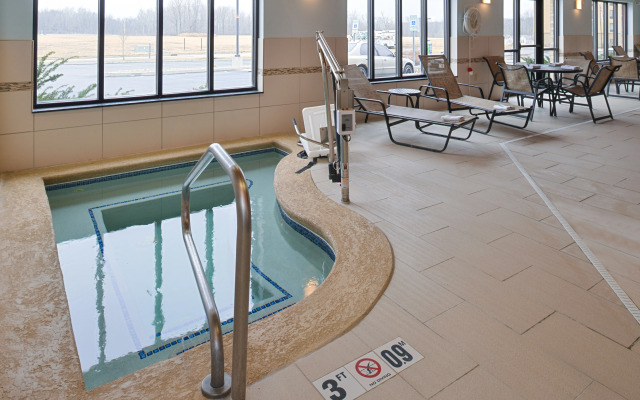 Holiday Inn Express & Suites Greenfield by IHG