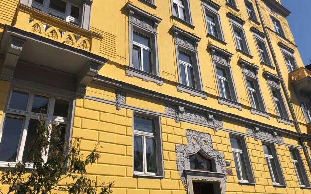 Отель Letna Garden Suites Чехия, Прага - отзывы, цены и фото номеров - забронировать отель Letna Garden Suites онлайн вид на фасад