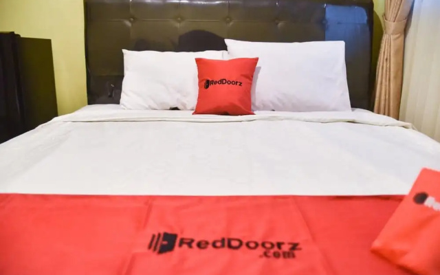 RedDoorz near Surabaya Town Square