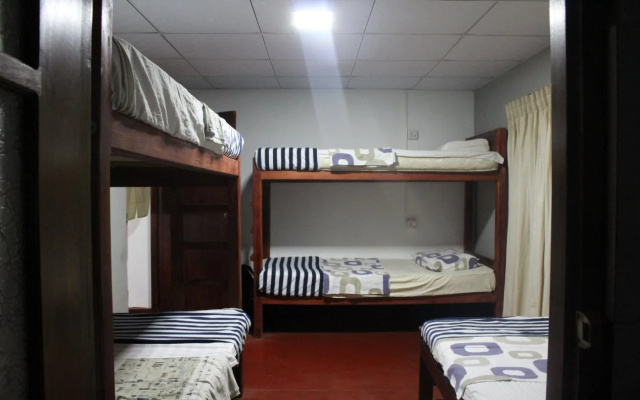 Hi Lanka Backpackers - Adults Only