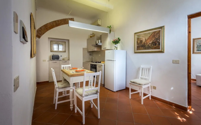 Classic Tuscany Apartment A by Mmega