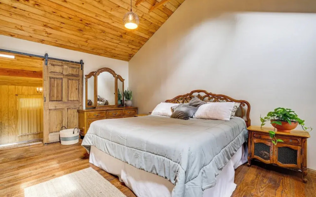 Ski, Swim, Relax: Old-fashioned Poconos Getaway