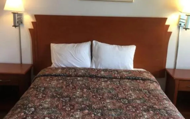 Budget Host Moon Mist Motel