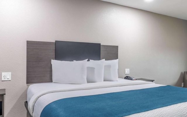 Motel 6 Brenham, TX