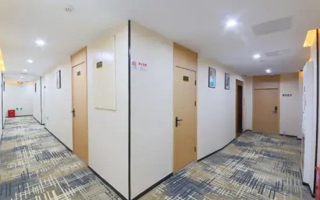 Yuanshushi Business Hotel (Shanghai Xingzhi Road Subway Station)