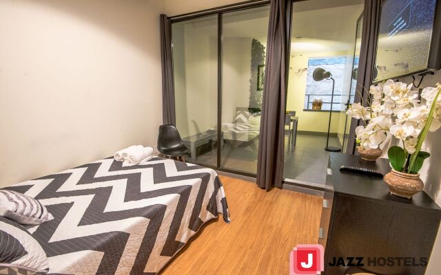 Jazz on Columbus Circle Hostel вид на фасад